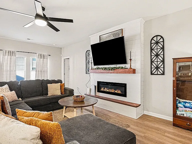 186 Saddle St — Photo 22
