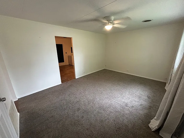 1700 W Granview Dr — Photo 2