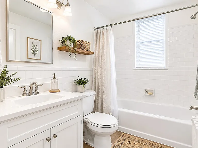 Falls Court Bathroom