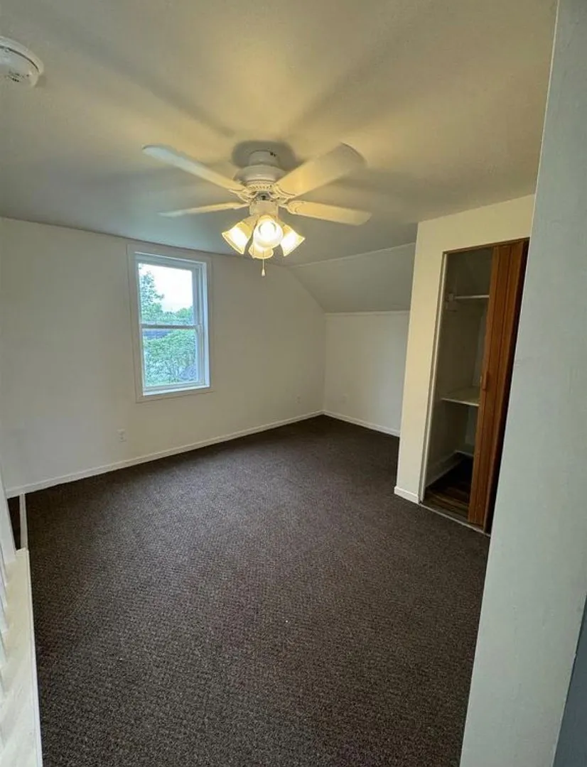 Unit Photo - 123 W Pine St
