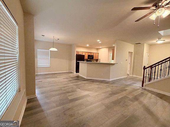3rd image of 220 Brookhaven Ct
