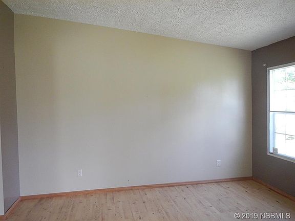 5th image of 150 Barberry Dr