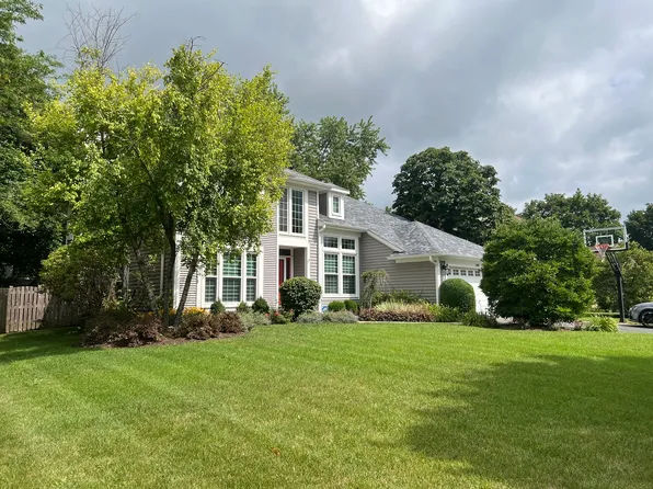 149 Napier Ct, Vernon Hills, IL 60061