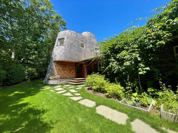 https://photos.zillowstatic.com/fp/d0bac56844c2b0573ab31861052633d5-p_e.webp