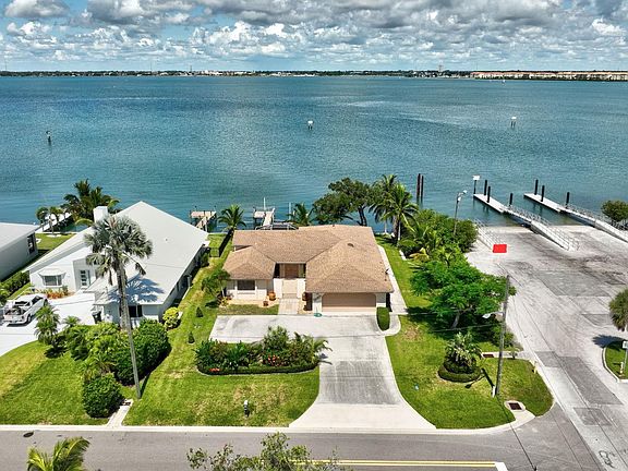 4th image of 1701 Bayshore Drive