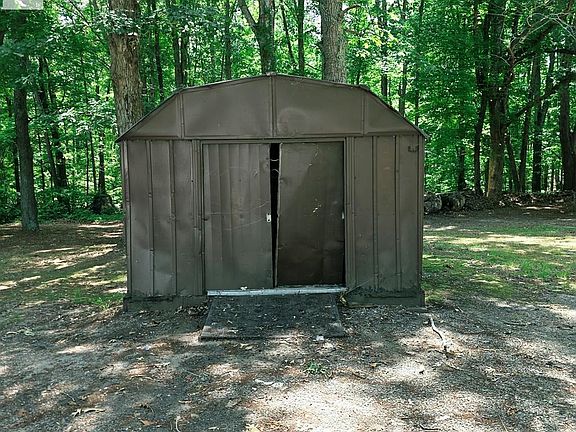 2nd image of 692 Indian Valley Rd