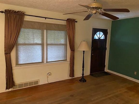 2nd image of 1095 Woodland Pl