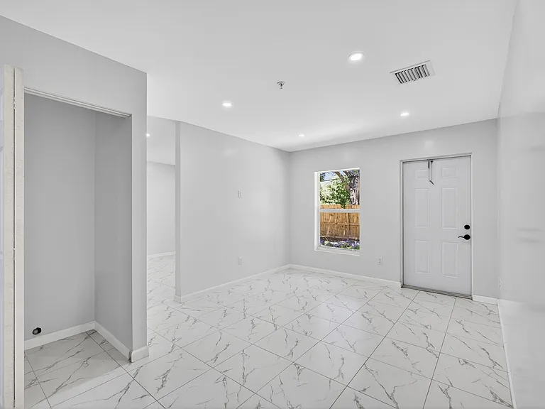 3255 Avenue J — Photo 9