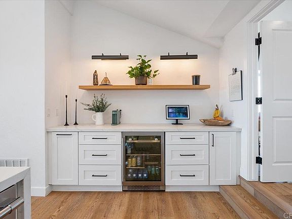 4th image of 1875 Parliament Rd