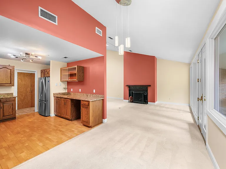 241-287 Perkins St #B502 — Photo 15