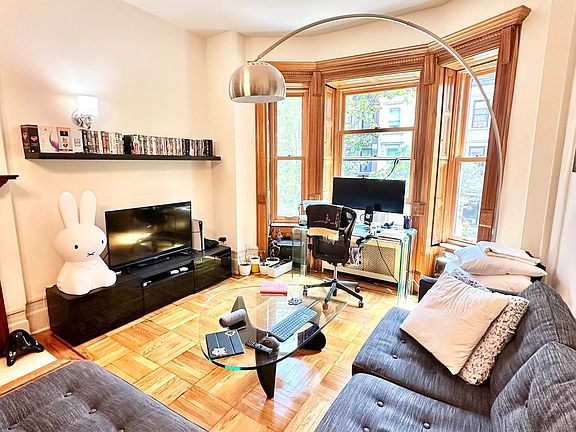 3rd image of 49 W 76th St APT 1D