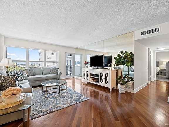 5th image of 405 N Ocean Boulevard #923