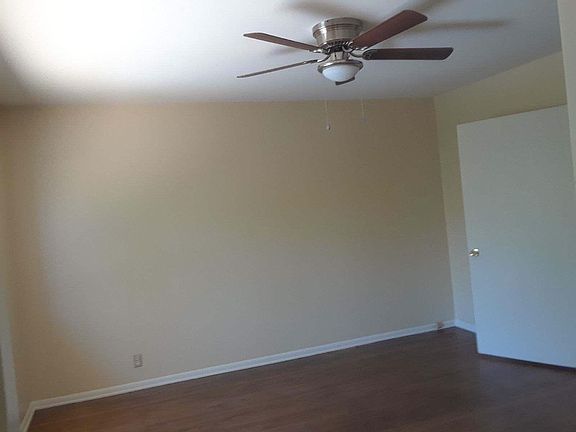 5th image of 622 S Kalmia St