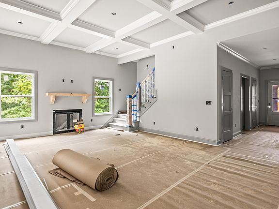 3rd image of 1005 Woodbury Trl