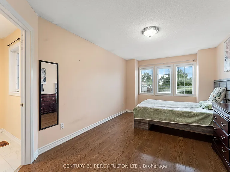 35 Weldon St — Photo 16
