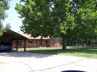 516 Ridgewood Dr, Tuttle, OK 73089