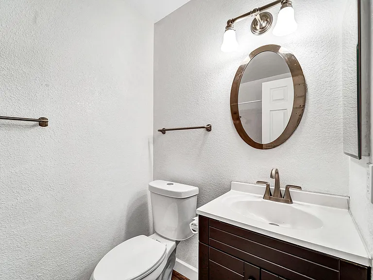 317 W Hononegh Dr #7 — Photo 23