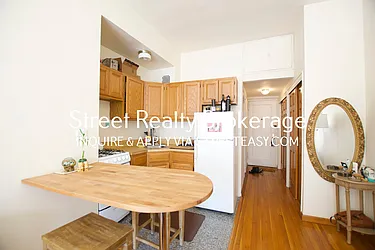 Rented by Street Realty Brokerage LLC