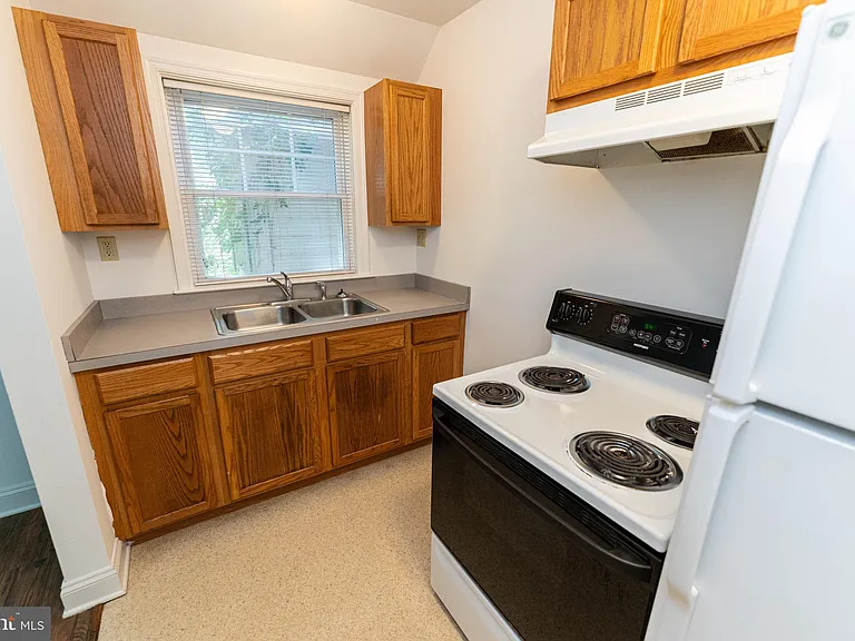 802 Travers St #4 — Photo 16