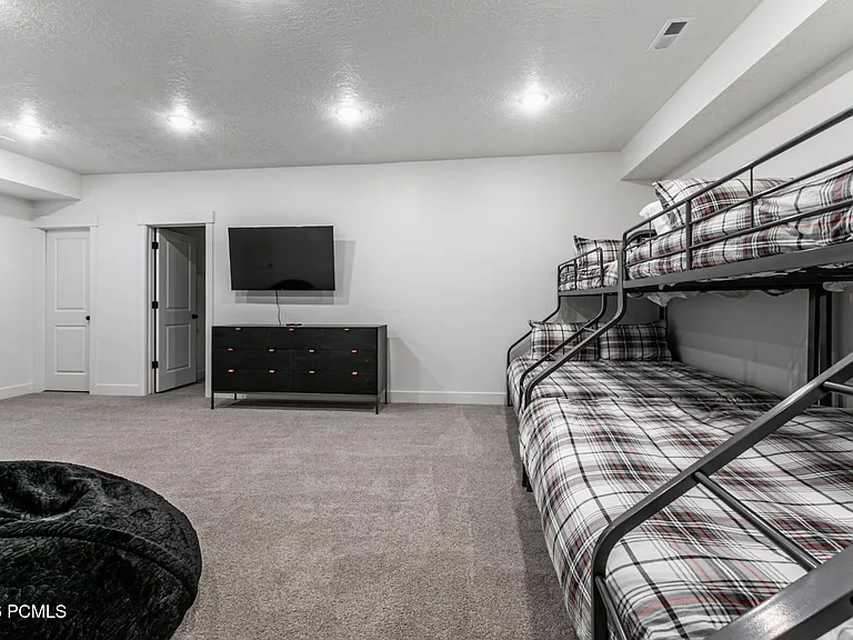 6885 Woods Rose Dr — Photo 30
