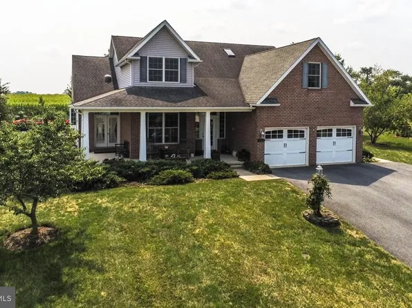 121 Summer Breeze Ln, Chambersburg, PA 17202