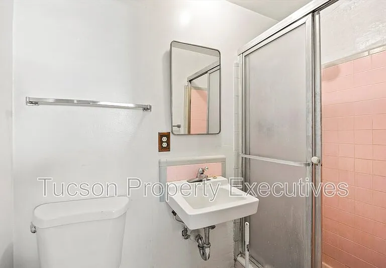 802 N Alvernon Way E — Photo 17