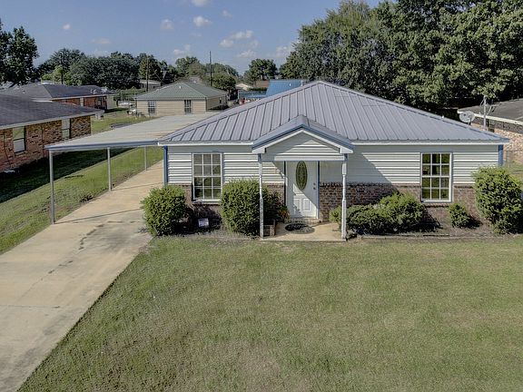 2nd image of 402 Bradford Dr