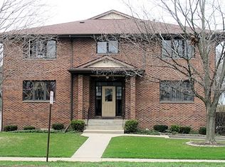 217 N 1st St APT 3, Dekalb, IL 60115