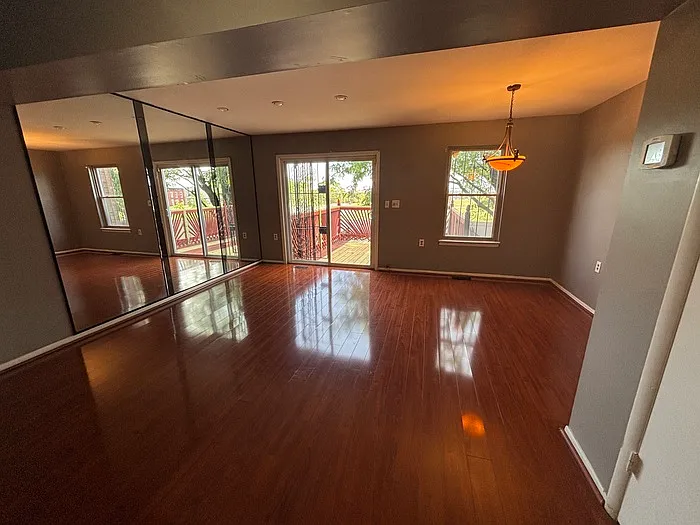 823 Showell Ct