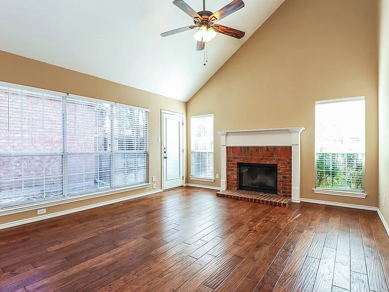 941 Azalia Dr — Photo 4