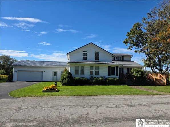10745 S Roberts Rd, Dunkirk, NY 14048