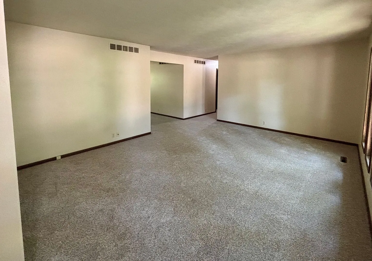 4 Bed, 3 Bath home on West Side of Manhattan Near CiCo Park! — Photo 2