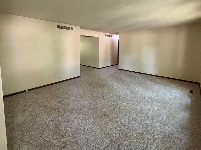1405 Westwind Dr — Photo 2