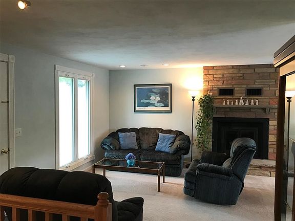 5th image of 2469 Theresa Blvd