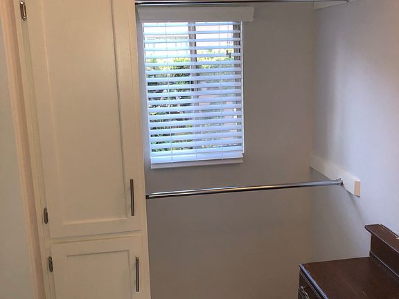 5th image of 4418 N Lakewood Blvd #7