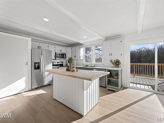 3rd image of 16245 Badger Rd