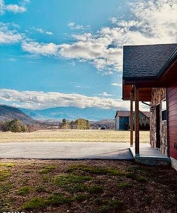 5th image of 3863 Holders Grove Rd
