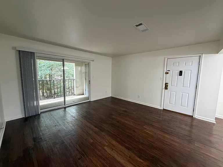 601 N Gay St #D202 — Photo 3