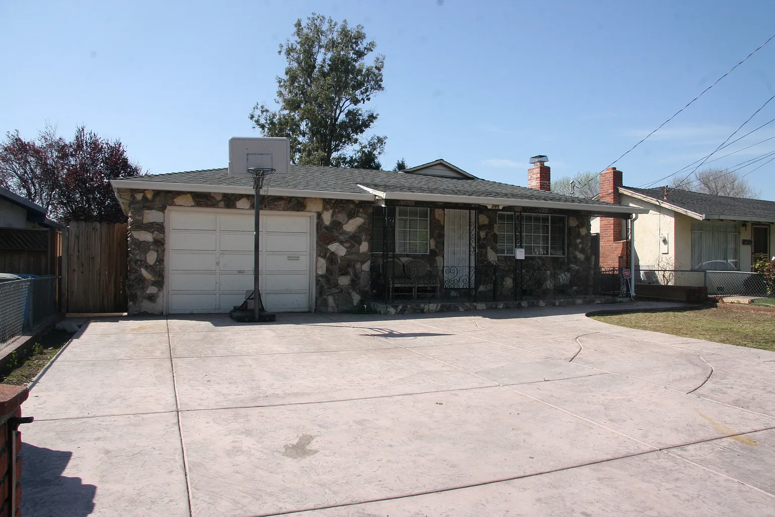 285 Sunnyslope Ave photo 1
