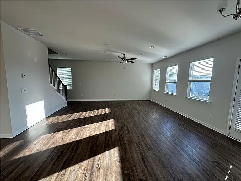45 Pineview Dr — Photo 3