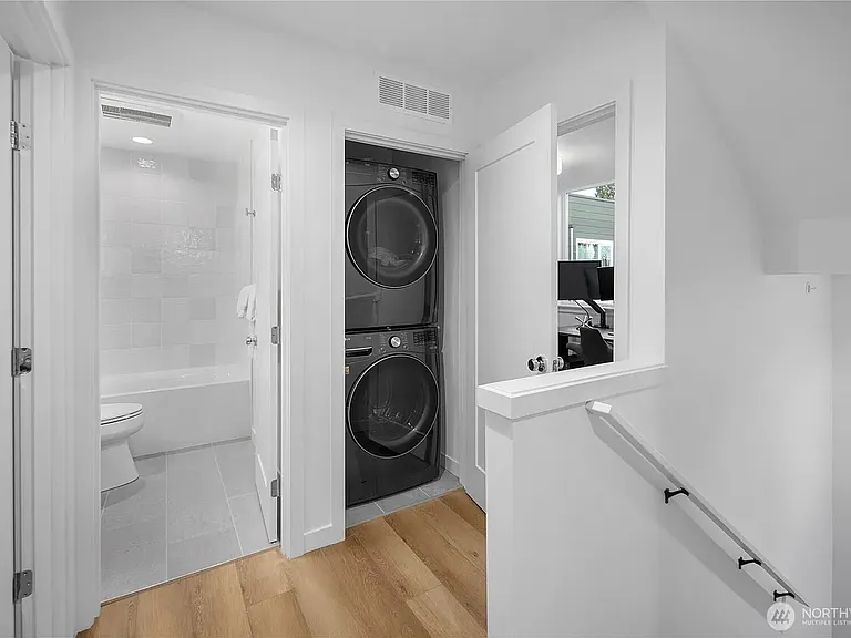 12322 14th Ave NE #B — Photo 16