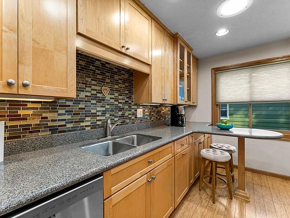 4th image of 2810 W 60th St