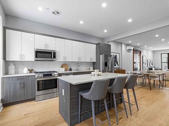 2nd image of 307 W 136th St #1