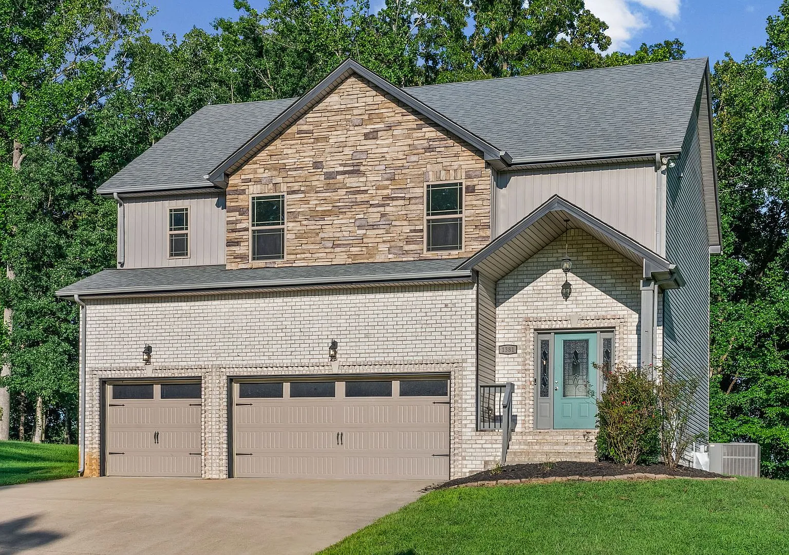 Pet Friendly Four Bedroom! — Photo 3