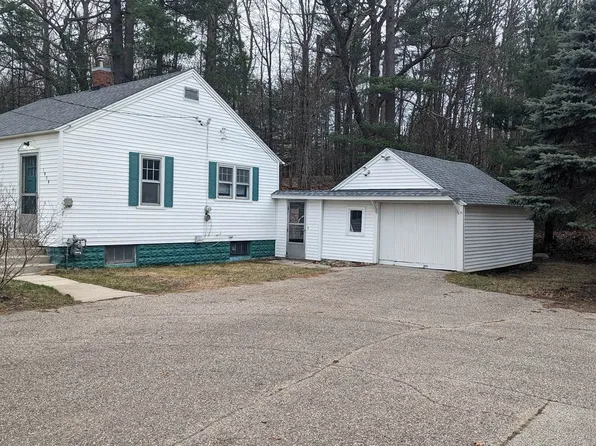 1029 N Jebavy Dr, Ludington, MI 49431