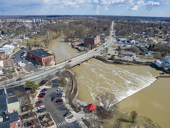 Down Town Dundee Lee