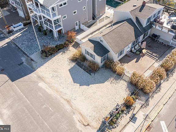 3rd image of 1918 Long Beach Blvd