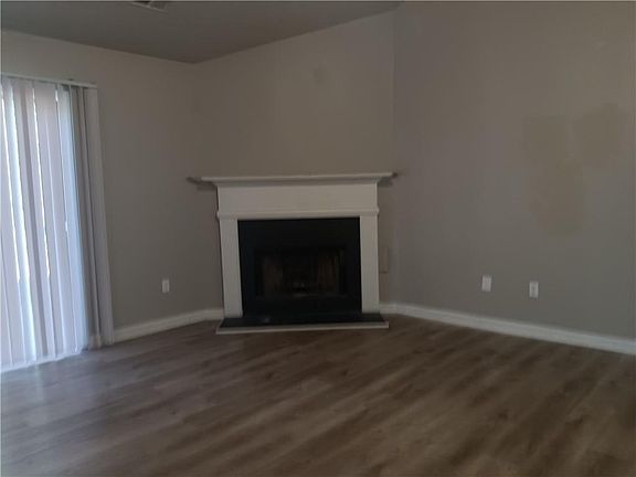 3rd image of 1810 Killarney Dr SW
