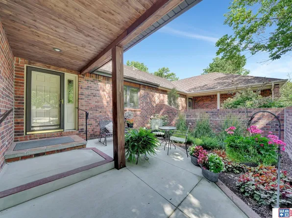 717 Lancashire Ct, Lincoln, NE 68510
