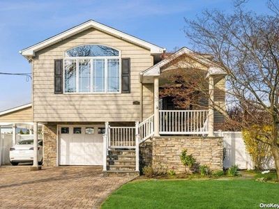 732 S 4th Street, Lindenhurst, NY, 11757